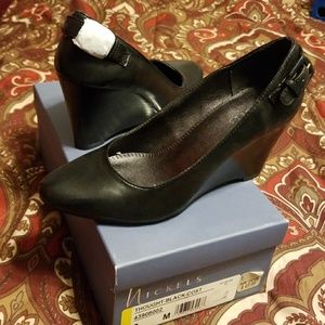 SOLD --Women's Black Wedges